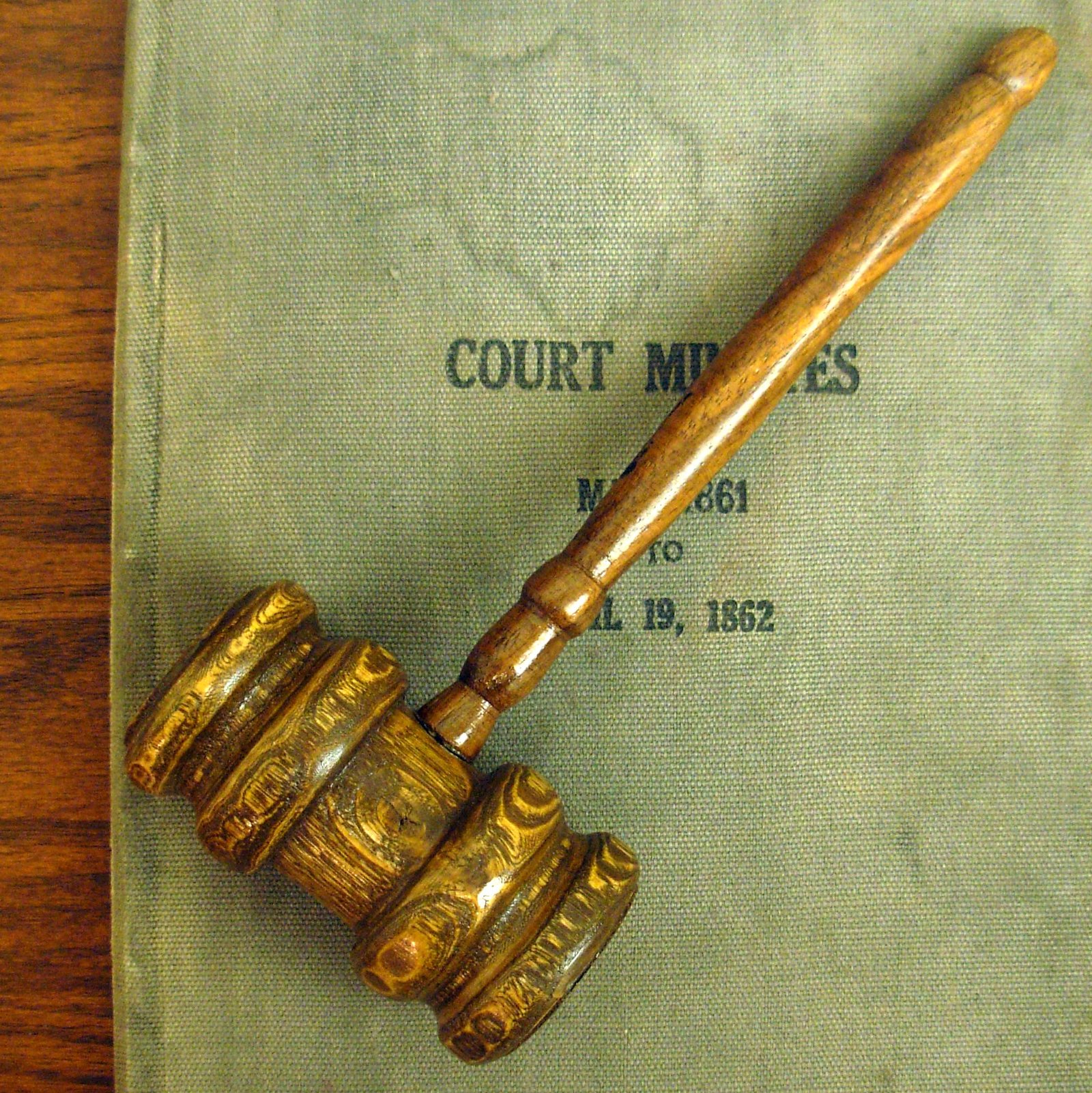 A court gavel representing when to hire a car accident lawyer